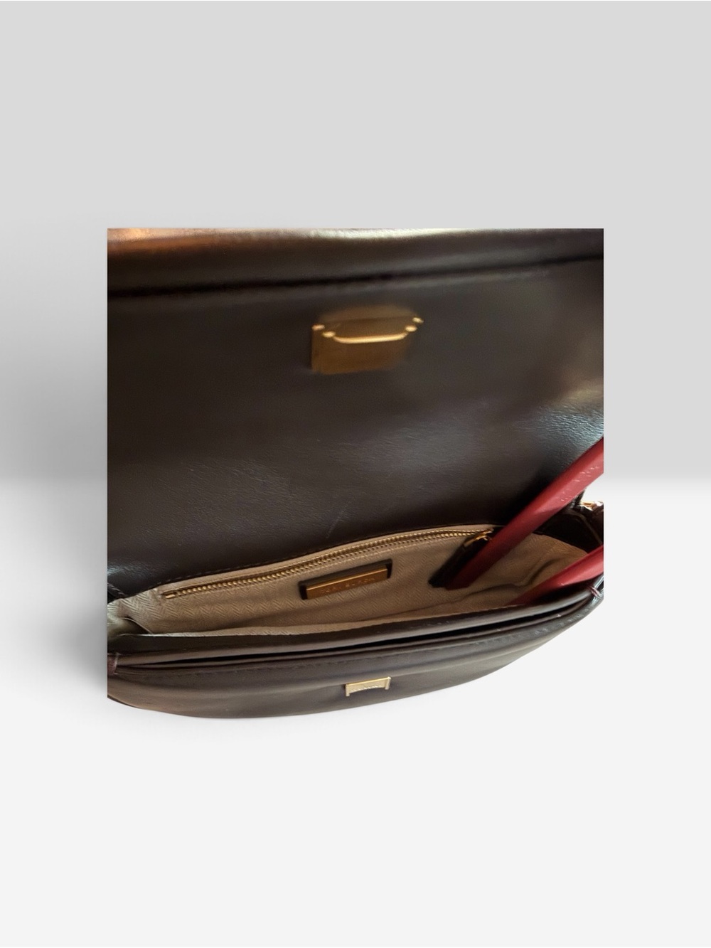Tory Burch Black Leather Shoulder Bag with Gold Logo - Picture 4 of 4
